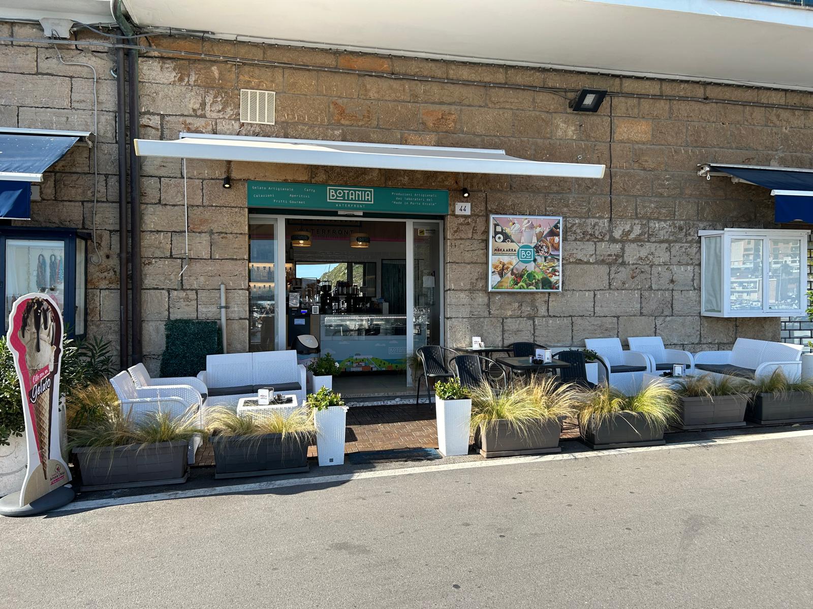 Botania Waterfront, esterno sul lungomare